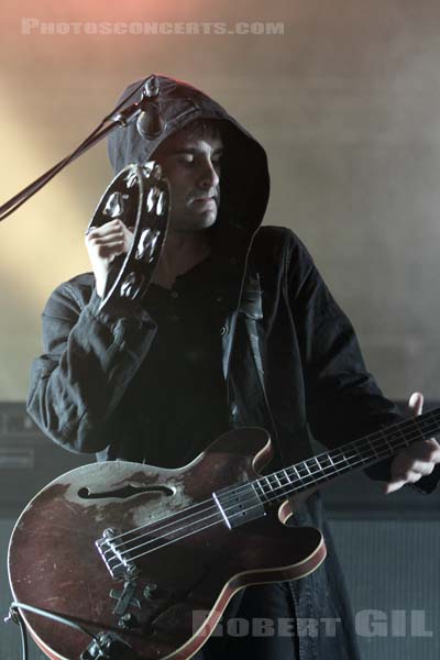 BLACK REBEL MOTORCYCLE CLUB - 2010-08-27 - SAINT CLOUD - Domaine National - Scene de la Cascade - Robert Levon Been